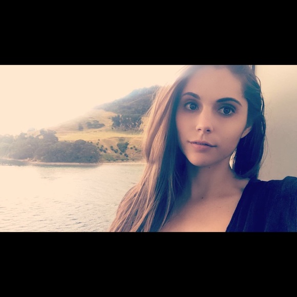 Meet your Posher, Emily - Picture 1 of 1